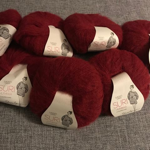 Pus garn og oppskrift på Nettie genser chunky Edition | FINN.no Pus garn og oppskrift på Nettie genser chunky Edition | FINN.no