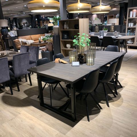 Prato Spisebord med uttrekk 220 320cm nå 30% | FINN.no Prato Spisebord med uttrekk 220 320cm nå 30% | FINN.no