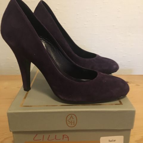 Klassiske høyhælte sko fra Clarks, str. 35,5 | FINN.no Klassiske høyhælte sko fra Clarks, str. 35,5 | FINN.no