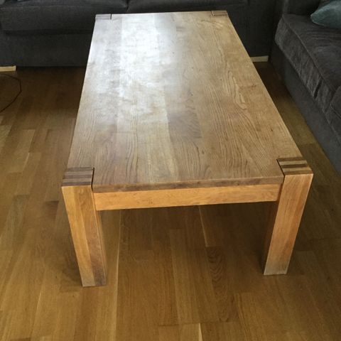 Antikke møbler i mahogni. 6 stoler, 2 småbord og 2 seters Antikke møbler i mahogni. 6 stoler, 2 småbord og 2 seters