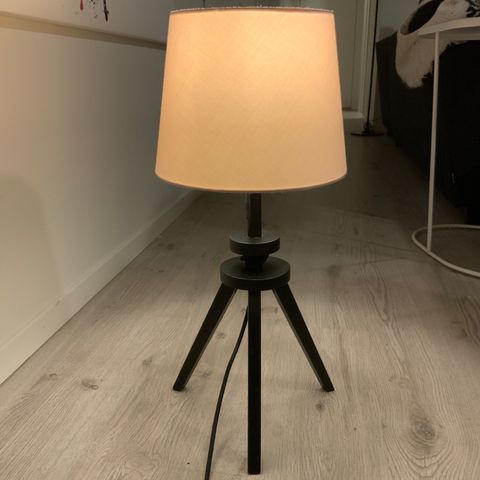 Retro stålampe fra 7080 tallet | FINN.no Vintage gulvlampe fra designhuset Le Dauphin | FINN.no