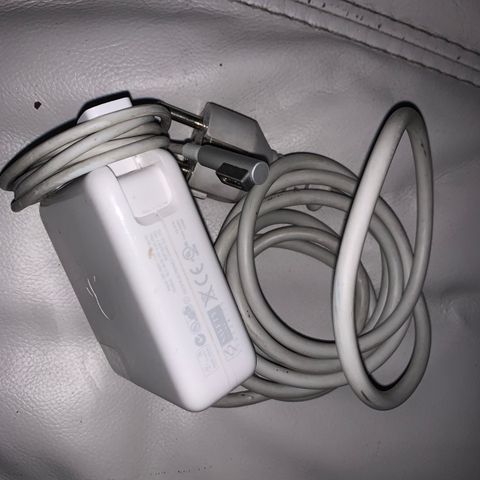 Apple 85W MagSafe 2 lader for MacBook Pro Retina | FINN.no mac lader lyser ikke