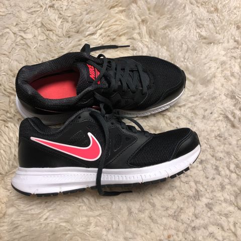 Fint brukt Skechers joggesko | FINN.no Fint brukt Skechers joggesko | FINN.no