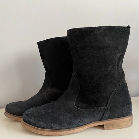 Sorte high ankle sneakerssko i Str. 40 | FINN.no Sorte high ankle sneakerssko i Str. 40 | FINN.no