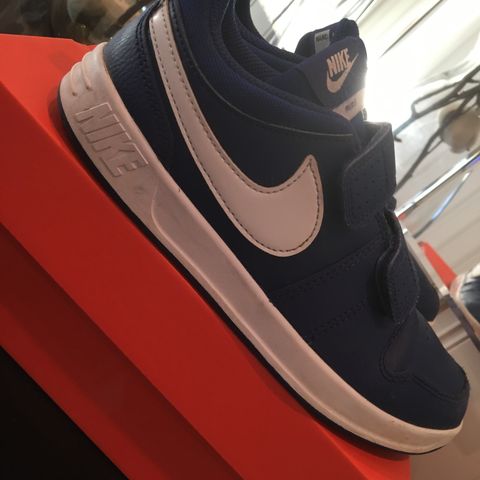Svært lite brukt Nike sko. Str 37. Farge: svart | FINN.no Svært lite brukt Nike sko. Str 37. Farge: svart | FINN.no