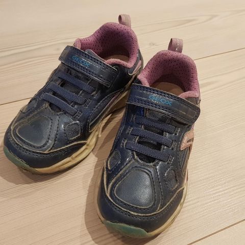 Bunadskoskinn,Puma joggesko,Sailor MinnieMouse sko og rosa Bunadskoskinn,Puma joggesko,Sailor MinnieMouse sko og rosa