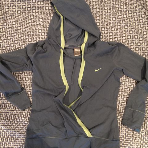 Kjempefin hettegenser fra Nike str S | FINN.no Kjempe fin nike jakke | FINN.no