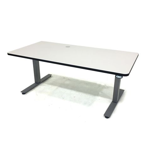 22 stk EFG elektrisk hevsenk skrivebord, hvit 160×80cm Martela elektrisk hevsenk skrivebord, 160×80 cm