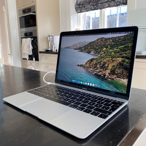 Macbook Air 13.Meget bra tilstand. Original boks,lader og Macbook Air 13.Meget bra tilstand. Original boks,lader og