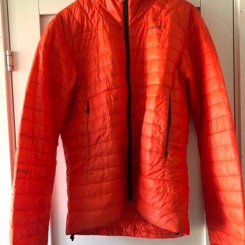 Ny Norrøna Svalbard Gore Tex jakke , dame str L Under halv Ny Norrøna Svalbard Gore Tex jakke , dame str L Under halv