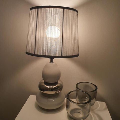 K FAB SCANDINAVIA Elegant Bordlampe med Elefant Motif | FINN.no K FAB SCANDINAVIA Elegant Bordlampe med Elefant Motif | FINN.no
