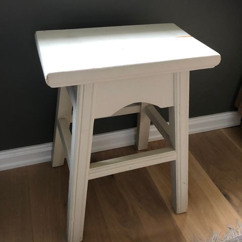Spisebord, ekstrabord, tilleggsbord hvitt, helt og pent Spisebord, ekstrabord, tilleggsbord hvitt, helt og pent