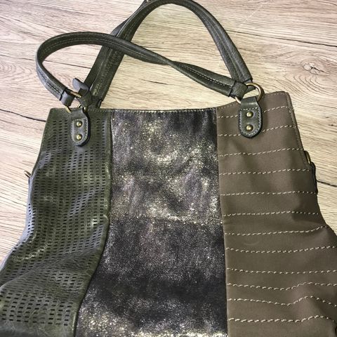 Kenneth Cole veske | FINN.no Kenneth Cole håndveske (bag) i skinn | FINN.no