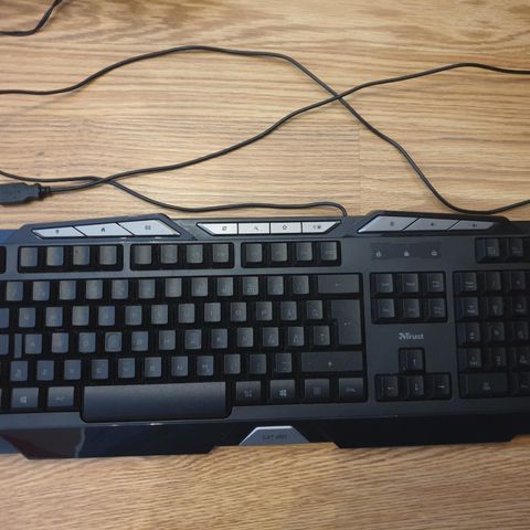 Fujitsu Siemens tastatur og mus. | FINN.no Fujitsu Siemens tastatur og mus. | FINN.no