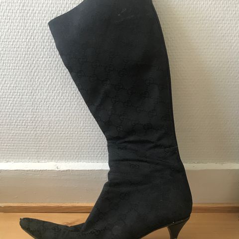Pumps str 40 fra Wonders | FINN.no Nydelige brokade støvletter, som nye! | FINN.no