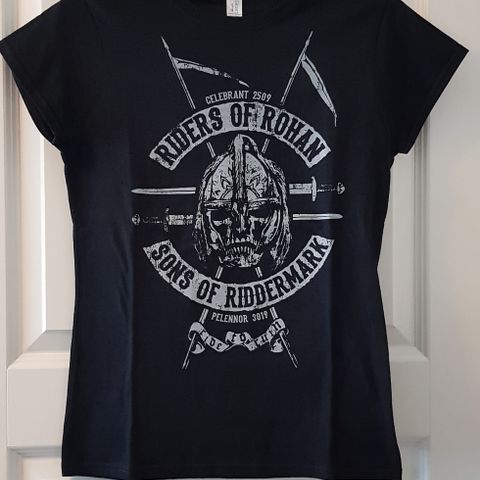 Kul t skjorte fra UNIF, str xs s | FINN.no Kul t skjorte fra UNIF, str xs s | FINN.no