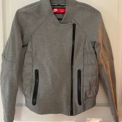 College jakke fra BikBok, str xs, grå, hette. | FINN.no College jakke fra BikBok, str xs, grå, hette. | FINN.no