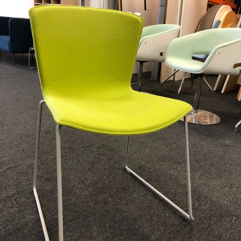 12 stk Vitra DSR besøksstol i rødt, Design: Charles & Ray 12 stk Vitra DSR besøksstol i rødt, Design: Charles & Ray
