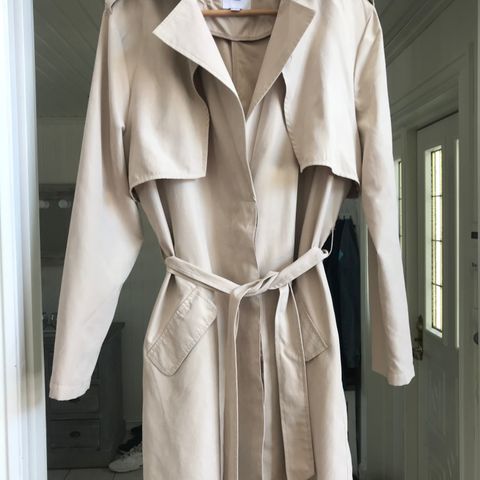 ZARA kåpe med semiskinn effekt | FINN.no ZARA kåpe med semiskinn effekt | FINN.no