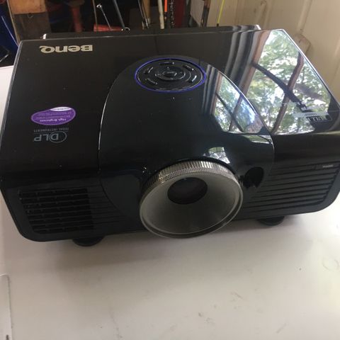 BenQ W1070 m 100 tommer lerret (Relativt ny lampe) | FINN.no BenQ W1070 m 100 tommer lerret (Relativt ny lampe) | FINN.no