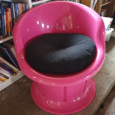 Rosa Ikea stol med oppbevaring | FINN.no Rosa Ikea stol med oppbevaring | FINN.no