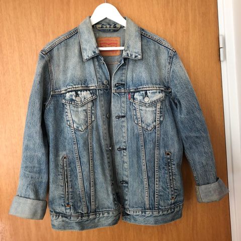 Levis denim jakke str. XS Levis baggy trucker | FINN.no Levis denim jakke str. XS Levis baggy trucker | FINN.no