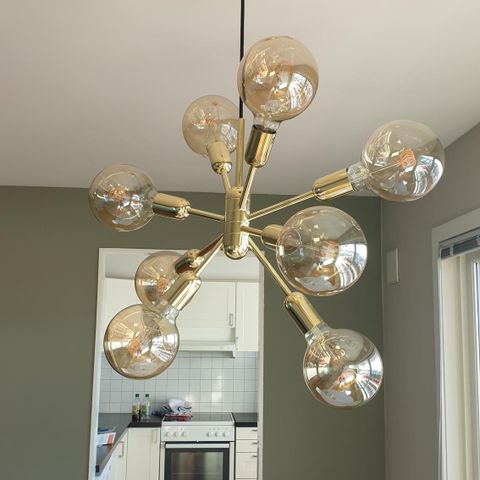 Stilig pendel med 5 glasskuler selges! | FINN.no Glasskule lamper med stilig stor pære | FINN.no