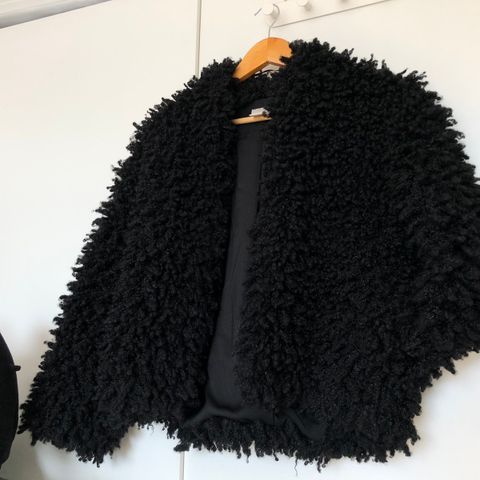 Svart bolero i kaninpels | FINN.no Bolero i kaninpels | FINN.no