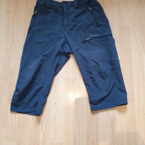 Kul Vintage bukse fra 80 tallet. Str Medium.Selges 190kr Kul Vintage bukse fra 80 tallet. Str Medium.Selges 190kr