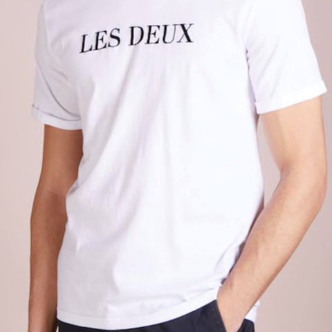 Ny Nike loose fit t skjorte i str s | FINN.no Ny Nike loose fit t skjorte i str s | FINN.no