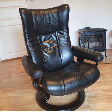 Stressless, 2 stk m krakk | FINN.no Solgt Hjellegjerde, Recliner stoler, 2stk. Ny pris ca. 20