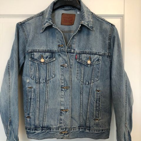 Levis denim jakke str. XS Levis baggy trucker | FINN.no Levis denim jakke str. XS Levis baggy trucker | FINN.no