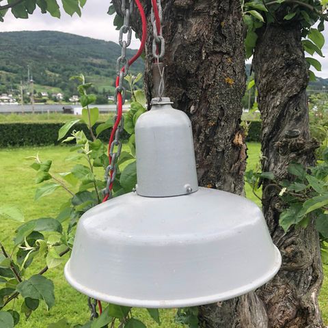 2 stk taklamper, store hvite fra Åhlens | FINN.no 2 stk taklamper, store hvite fra Åhlens | FINN.no
