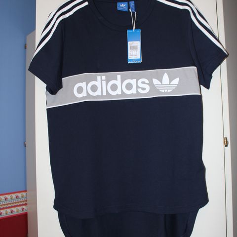 Kul ny Levi's topp i str xs | FINN.no Kul t skjorte fra UNIF, str xs s | FINN.no