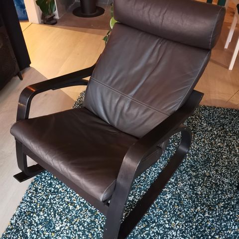 Designstol med ukjent opphav i brunt skinn | FINN.no Designstol med ukjent opphav i brunt skinn | FINN.no