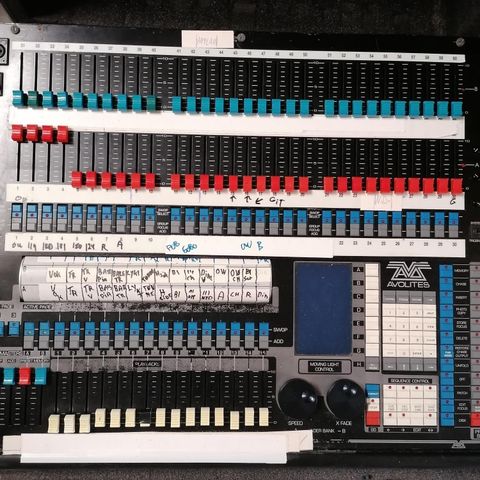 1 par aktive PA høyttalere. SKYTEC, SP1000A. Selges samlet 1 par aktive PA høyttalere. SKYTEC, SP1000A. Selges samlet
