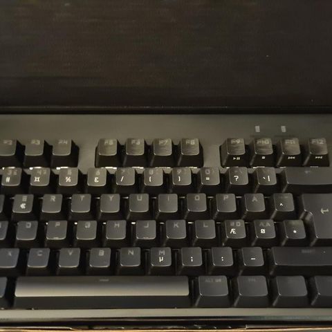 Logitech K360 trådløst tastatur | FINN.no Logitech K360 trådløst tastatur + trådløs mus M275 | FINN.no