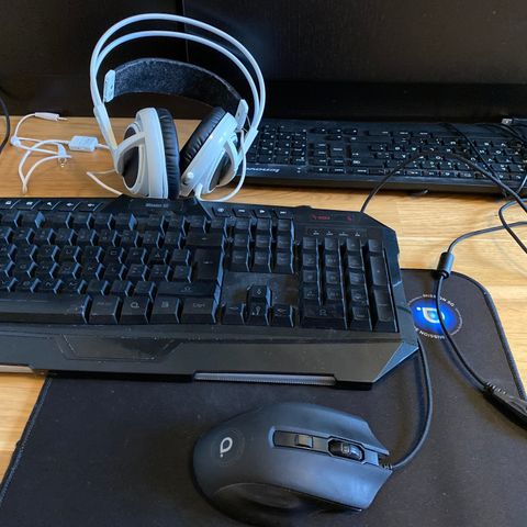 L33T tastatur og headsett | FINN.no L33T tastatur og headsett | FINN.no
