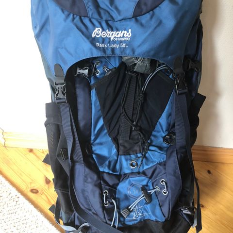 Ny Troll skolesekk 35 liter | FINN.no Bergans sekk 35 L med regntrekk | FINN.no