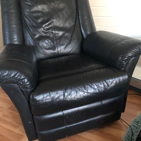 Stressless, 2 stk m krakk | FINN.no Solgt Hjellegjerde, Recliner stoler, 2stk. Ny pris ca. 20