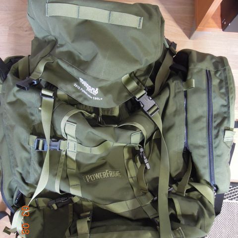 Aldri vært i bruk. Ny pris 2500 | FINN.no Tursekk Bergans 3810 Powerframe 130L | FINN.no