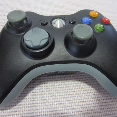 Xbox 360 med en kontroll kamera og 7 spill og mikrofon | FINN.no Xbox 360 med kamera, mikrofon og spill | FINN.no