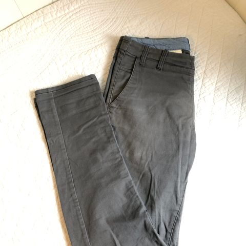 Pen dressbukse i str 97 76 | FINN.no Pen dressbukse i str 97 76 | FINN.no