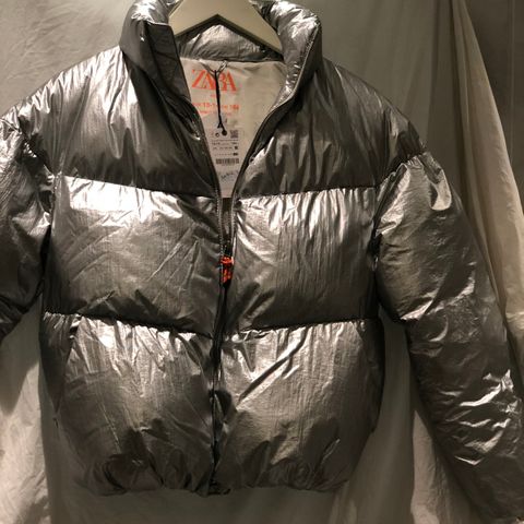 Varm dunjakke Mango str 134140 | FINN.no Varm dunjakke Mango str 134140 | FINN.no