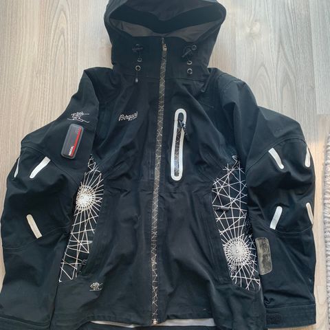 Bergans ull fleece hetter jakker, damer. Str. xs kr. 199kr Bergans ull fleece hetter jakker, damer. Str. xs kr. 199kr