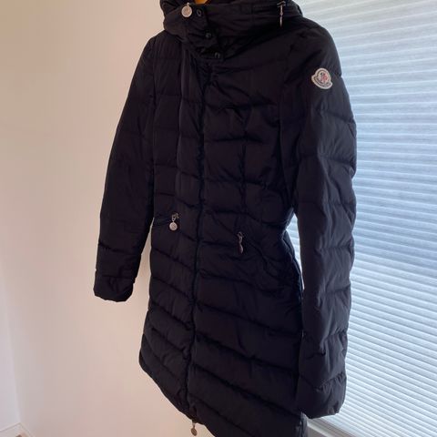 Gi bud! Moncler kåpe med avtagbar hette S4 | FINN.no Gi bud! Moncler kåpe med avtagbar hette S4 | FINN.no