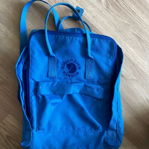 Bag 2 stk 100kr | FINN.no Bag 2 stk 100kr | FINN.no