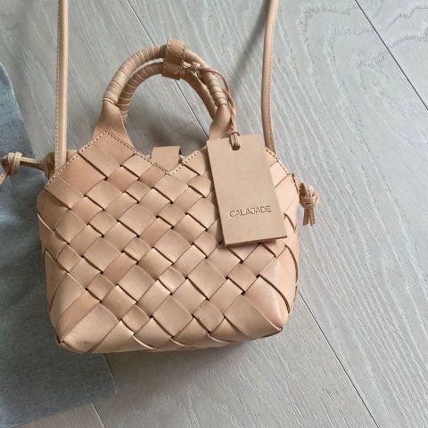 Veske i hanskemykt skinn fra Bruuns Bazaar | FINN.no Veske i hanskemykt skinn fra Bruuns Bazaar | FINN.no