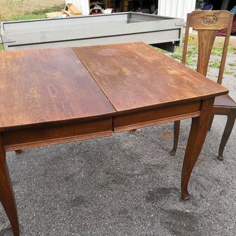 Gammelt renessansebarokk spisebord med 8 stoler | FINN.no Gammelt renessansebarokk spisebord med 8 stoler | FINN.no