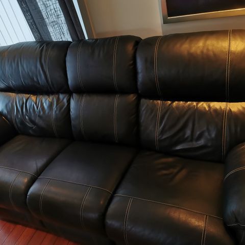 Sofa i kunstskinn, recliner | FINN.no Sofa i kunstskinn, recliner | FINN.no